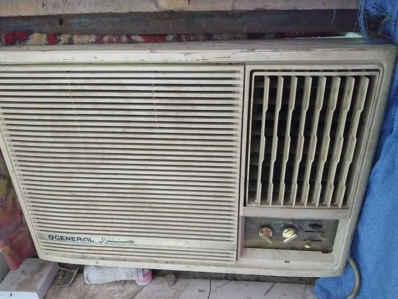 مكيفات للبيع جنرال عدد ٢ والحافظ عدد ١ شرط التبريد السعر ٢٠٠ ألف كل واحد الاتصال على الرقم *********** Singapore
