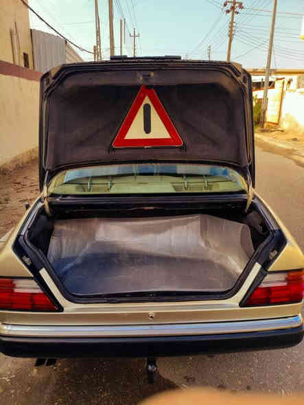 سلام عليكم سياره للبيع مارسدس دب موديل 91 سياره كامله نقص ما بيها قواعد الدبلات بلاديت وسياره احلى من الصوره تيجي وتشوف كلش نضيفه مكينه بلاديه صبغ جماليه سعر 86 وبيه مجال قليل حك الجيه رقم واتساب ***********
