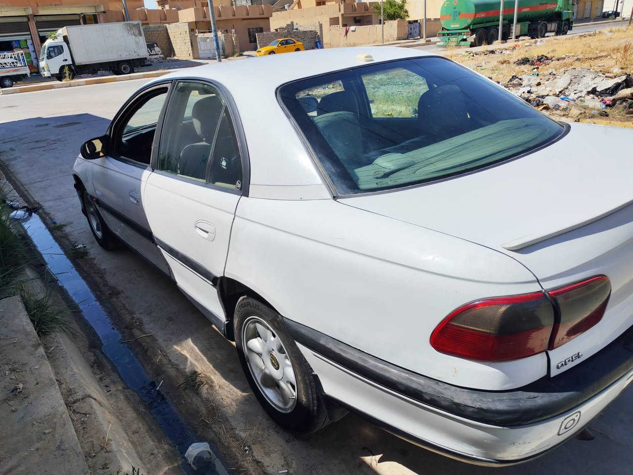 السلام عليكم
اوبل بزون موديل 97 
رقم سليمانيه 

السنويه ساقطه صار خمس أشهر

راعيها الشرعي كركوك

كشر بلادي ما مصبوغه وبيدك افحص

تبريد فول بس يعوزه غاز

صدر جديد شاده

تايرات جدد

ويل كب

المحرك اربعه مفتوح مو مسكر بي بداية تبخير

كير جديد شاده اوتوماتيك مو كير عادي 

السعر 40

العنوان كركوك قضاء الحويجه 

للاستفسار الاتصال على الرقم

***********
