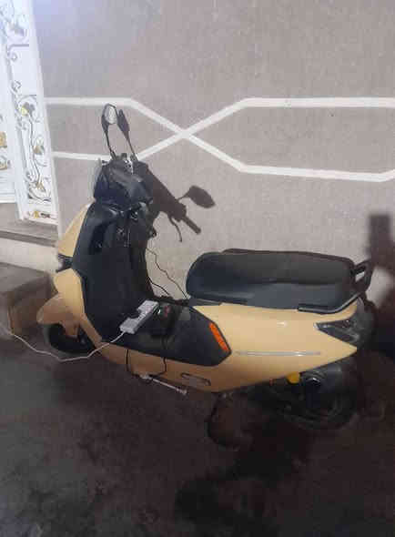 دراجه شحن للبيع كامله مابيها اي نقص استخدام ٣اشهر
٦ بطاريات كبار اخت الجديده السعر ٧٠٠ الف وبيها مجال بسيط مكاني سبع ابكار ***********
