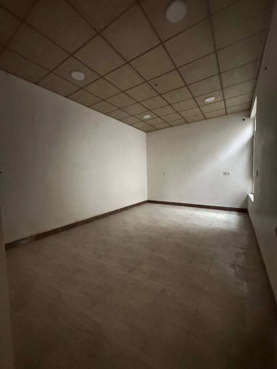 بيت للايجار حي رمضان خلف محكمة 🔥
طابقين  3 غرف نوم صحيات جوه وفوك
البيت كلش مرتب  خط مولد كامل السعر 300 الف قفل للاتصال ***********
