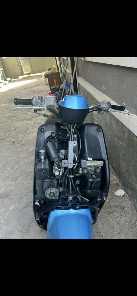 دراجه بوليسي نظيفه مكينه جديده ما مفتوح منها ولا برغي بيها الكفر مكسور الكدام وموجود مثل ما موضح بل صوره  تكدر تصلحه ب 10 يم ابو فايبر سعر الدراجه 600 وبيهه مجال لل طيبين وبكان الدراجه الدوره 120
***********
