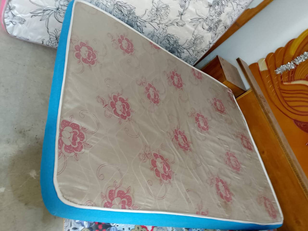 دوشك جربايه للبيع السعر ٣٥ وبي مجال نجف حي المكرمة ***********
