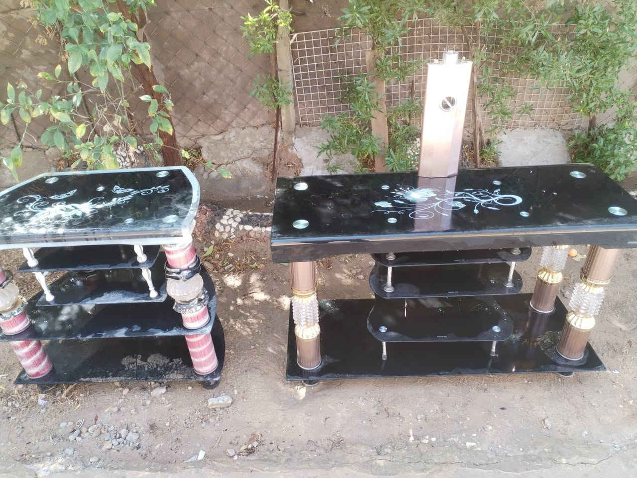 ميز بلازمه كبير وصغير سعرهن ٥٠ الف ***********
