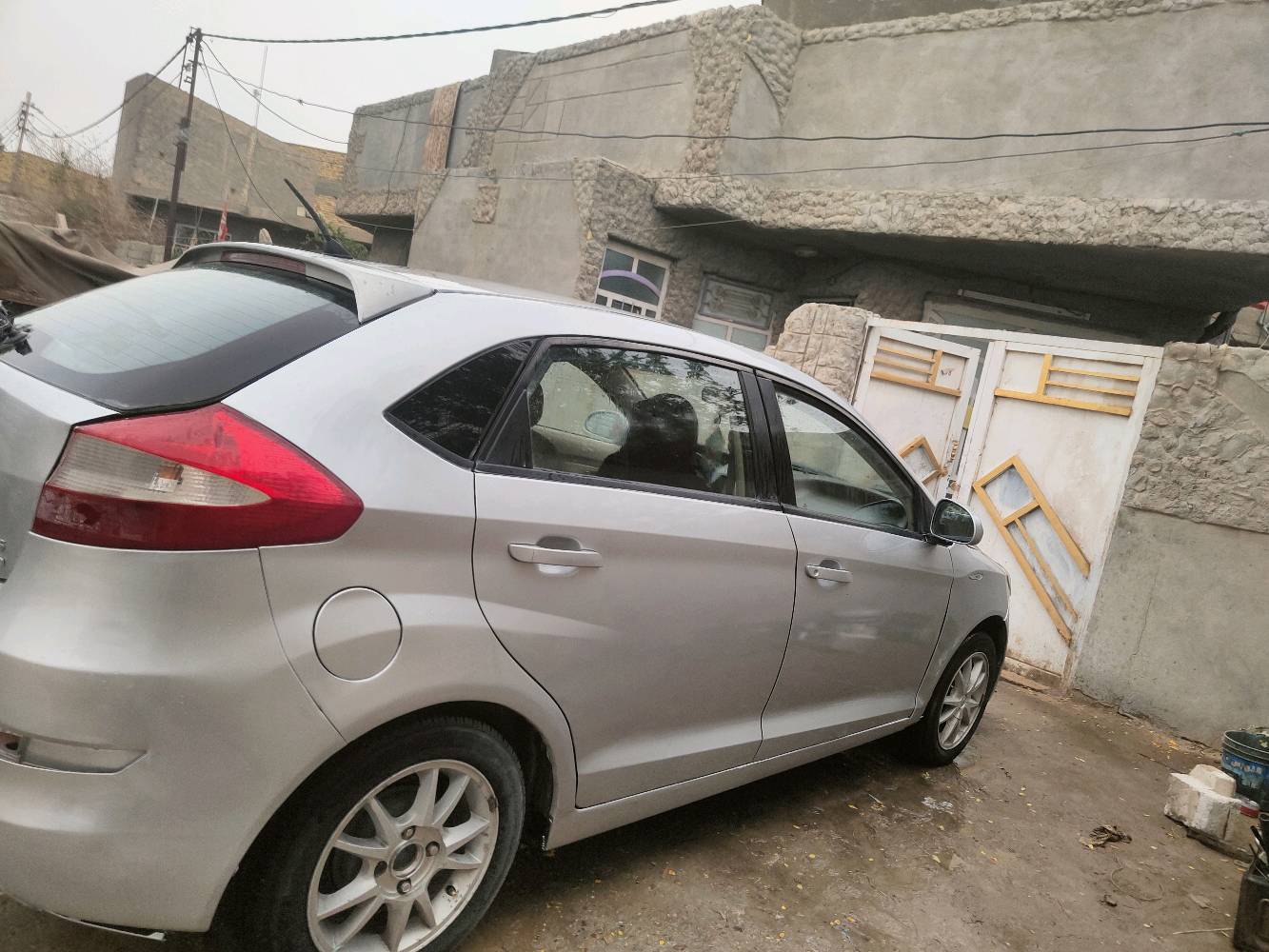 شيري فلاوين هاشباك موديل 2013 مكفوله كير محرك حداديه كله جديد جاهزه كل نقص مابيها 