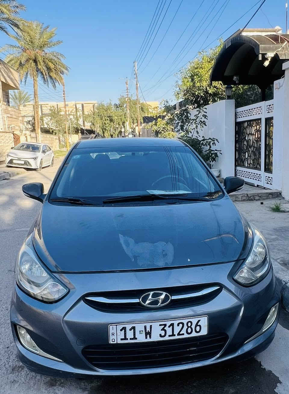 يالله
هيونداي اكسنت 2013
حجم المحرك ccm1600
رقم بغداد انكليزي   
بيها صبغ بنيد وباب  
بدون اي دواخل 
شواصي لغود كله سليم 
تبريد ثلج 
صدر جيد 
محرك كير مكفول 
رقم وهزه وسنويه كله جديد 
السعر 83بسيط جدا 

مكاني بغداد الغزاليه
***********
