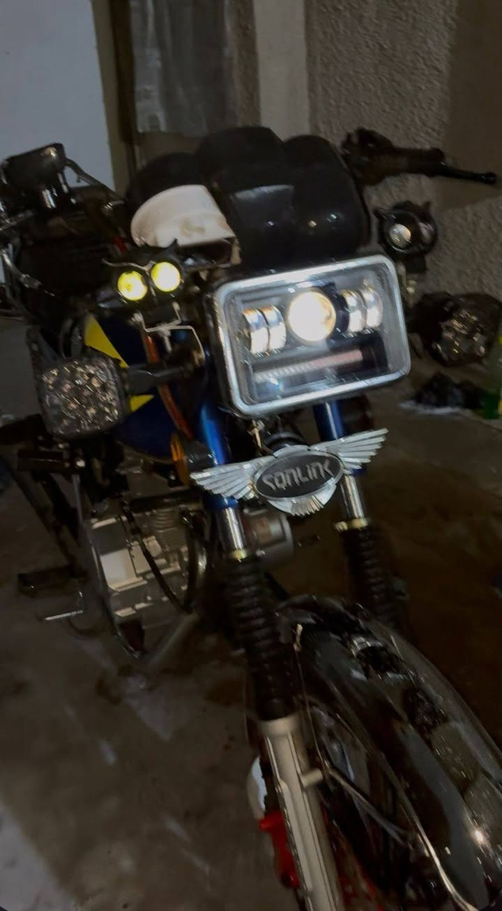 سلام عليكم شباب دراجه ايراني موديل ٢٥ لدراجه جديده بمعنى لكلمه مكينه خير من الله لاتبخير لاتنقيص ماشيه 2000  شاشه شغاله لايت عالي ناصي اشاير شىعه معدل مفوله الله شاهد مداريهه كلش شتغل بيهه سبوع دلفري وعفته رايدهه ب٨٠٠ وبيهه مجال وكلشي اكو بسوك مكاني بغداد الدوره ***********
