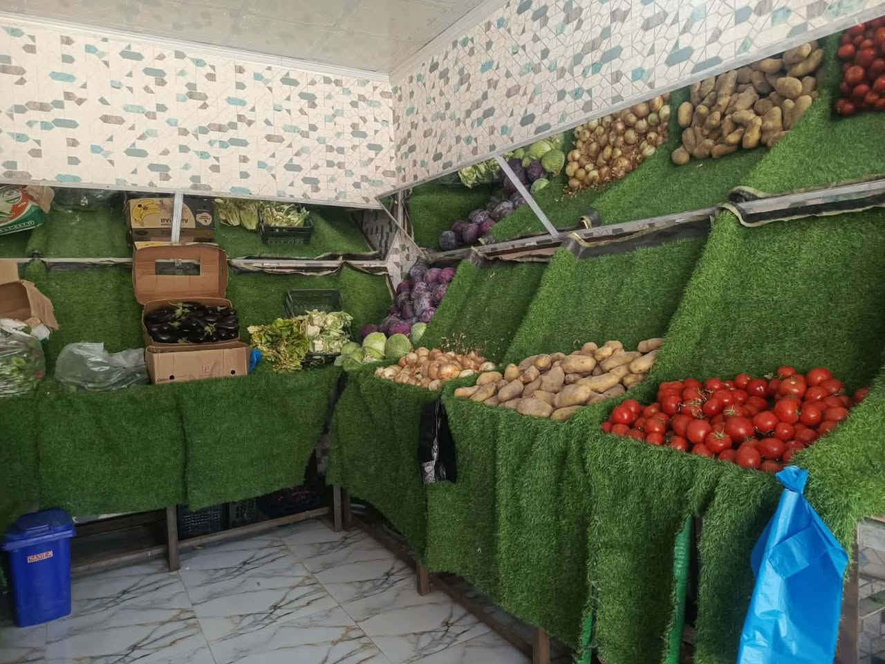 السلام عليكم.. محل مخضر للبيع . العنوان الموحيه. يحتوي على سبلت طنين جديد مع ملحقات المحل بصوره
.مع براد عارضه مع جام خانه فلات. مع ميز مكتبي مع ميوزه وجام مرايه. وميزان وملحقات المحل


**إذا كنت صاحب هذا الإعلان وتريد حذفه لأي سبب، رجاءا أرسل رسالة إلى الدعم الفني**
