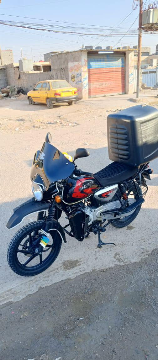 السلام عليكم بوكسر مديل 2023 داخلة 2024  مرقم ماشية 16 الف درجة نضيفة تجي وشوف كهربايات شغلة محرك مامفتوح السعر 2600وبية مجال العنوان فلكة حي نصر (***********)
