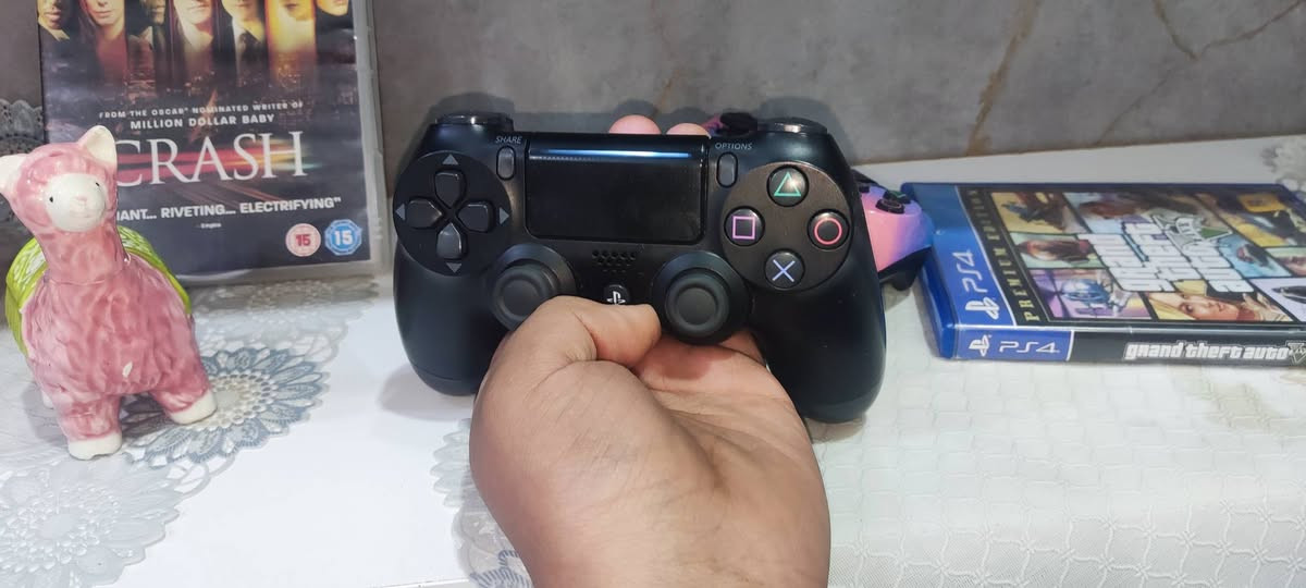 بلي 4سلم  للبيع قطعه نضيفه جدآ مع قرص قراند جديد وجويستك عدد2  القطه تأخذه شرط الضمان مامفترحه  ايشي ايصيرله اني اكفله بسعر 260الف وبيه مجال  للتواصل على الرقم ***********الموقع البصره قضاء شط العرب
