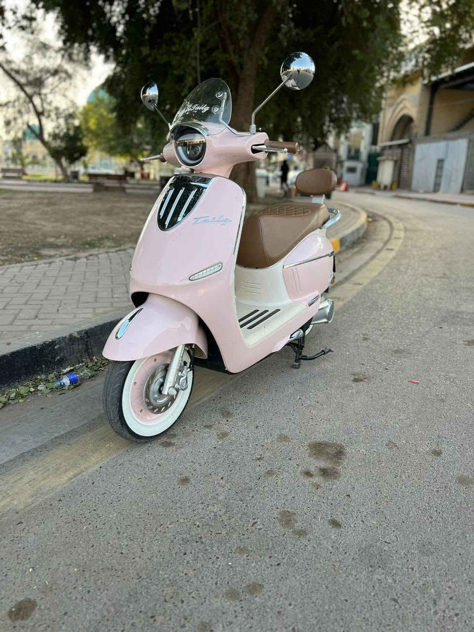 السلام عليكم شباب دراجه شحن للبيع نؤع كلاسك شركته تاليج TAILG مؤديل 2026 زيرؤ بعده بالجيس ستخدام جذن قليل بطاريات 6 كبيره دبل ملف بقدرة 1200 ؤاط دراجه طك كارتؤن ؤصل معرض مؤجؤد بسمي
دراجه مؤصفاتها معرؤفها
العنؤان بغداد اي ستفسار تصل 
***********
