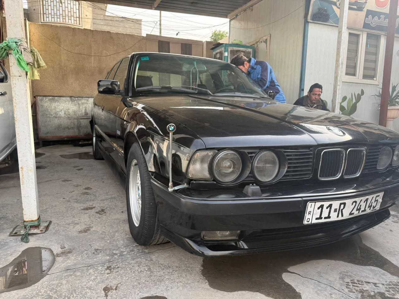 Bmw 535
 موديل ٩٢ كير عادي مكينة بحالة ممتازة تبريد شغال فتحة سلايد طخم تاير جديد ويل خلية باتري جديد سنتر لوك جام كهرباء غرفة نظيفة جدا مصبوغة عام جمالية بيها ضربة بالجاملغ الايمن الخلفي جانبي . السعر ٥٦ ورقة التواصل ( *********** ) . رقم انكليزي بأسمنا تحويل مباشر مهزوزة السيارة قبل شهرين . دعاميات ٩٤ ابو الاشارة . العنوان بغداد الكاظمية .
