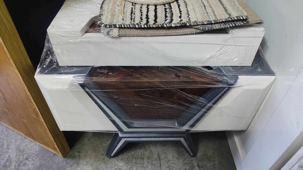 اخشاب اصلي للبيع التركي الاصلي غير سوگي مع الدوشك السعر 900 وبي 
مجال نضافة فول بالجيس بعدها غير مستعمل رقمي للأتصال ***********
