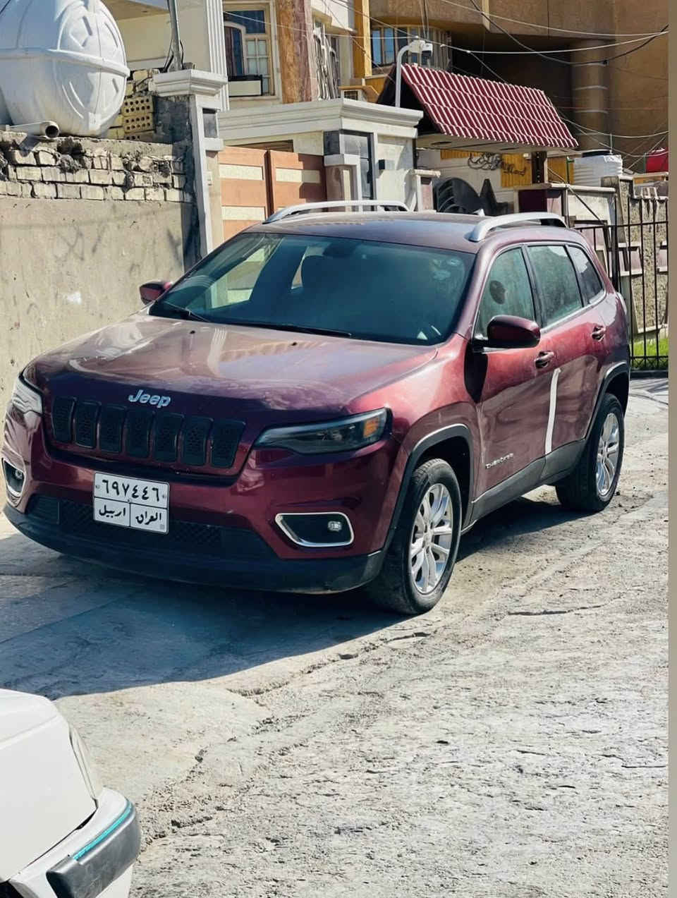 سلام عليكم سياره جيب بزون وارد امريكي موديل2019 رقم اربيل تحويل ثاني يوم السياره من خارج اكلين حادثه فقط بنيد هنا داخل العراق بيه 4 قطع صبغ مكاني بغداد الامين الثانيه رايده ب105$ وبيه مجال  وذا مراوس عادي خابر وبيك خير وتدلل ***********
