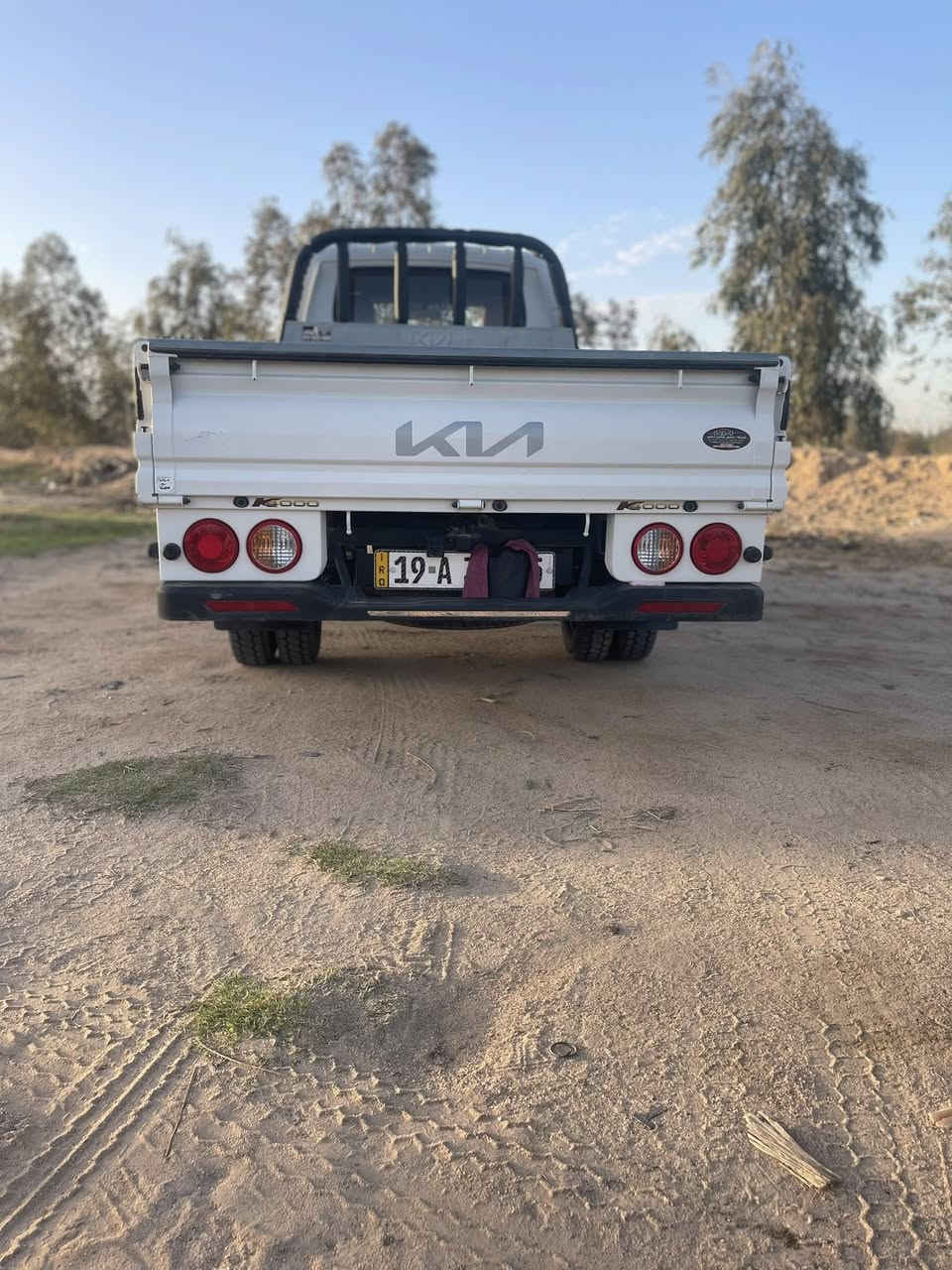 سلام عليكم كيا حمل للبيع موديل 2024سياره جديده باكيت ماشيه 15الف السعر160وبيها مجال ***********مكلف بلنشر اتصل
