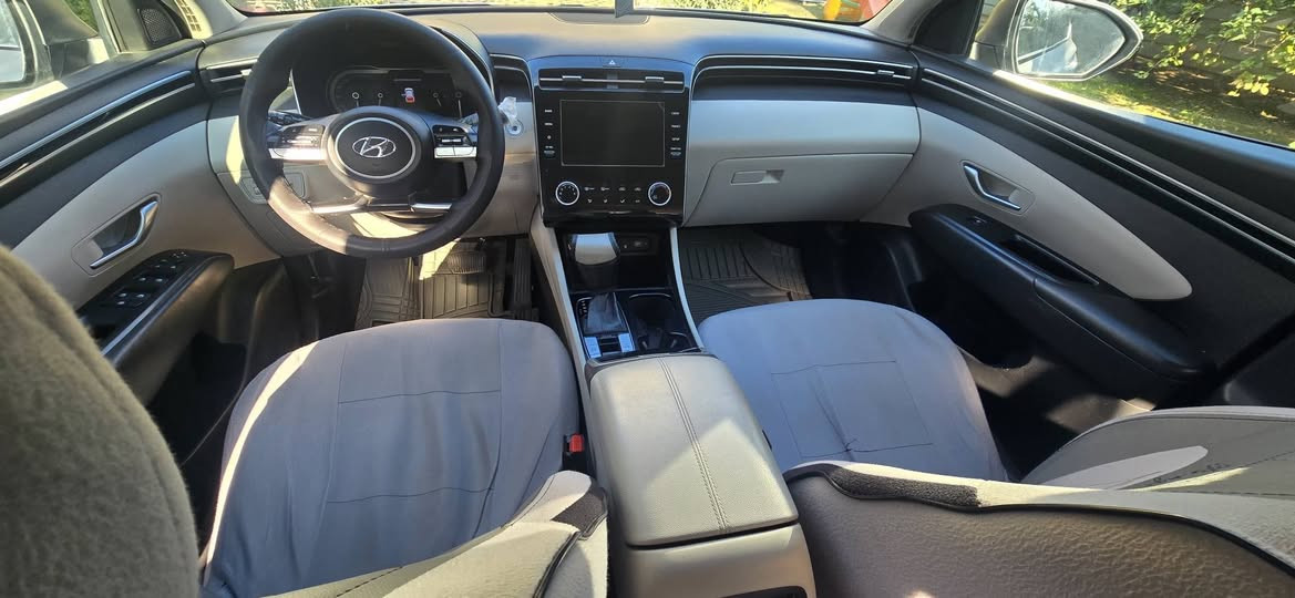 السلام عليكم توسان للبيع موديل ٢٠٢٢ باسمي تحويل مباشر رقم انكليزي بغداد سيارة ماشية ٨٢ الف وقابله للزيادة سياره فوول مواصفات عدا البانوراما السعر ٢٠٥ بي مجال للاستفسار الاتصال بالرقم ***********
