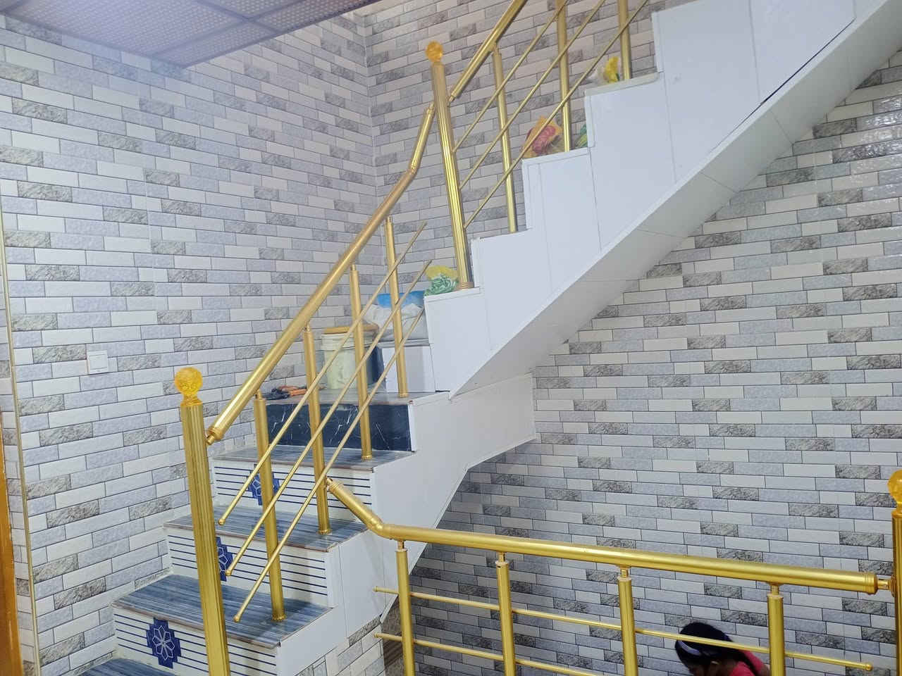 للبيع بيت بالنداء م59قريب على الثانويه السيبرانيه طابق ونص كونكريت مسلح غرفتين صالتين استقبال ومطبخ كامل بدون نقص كاشي سيراميك واتساب***********
