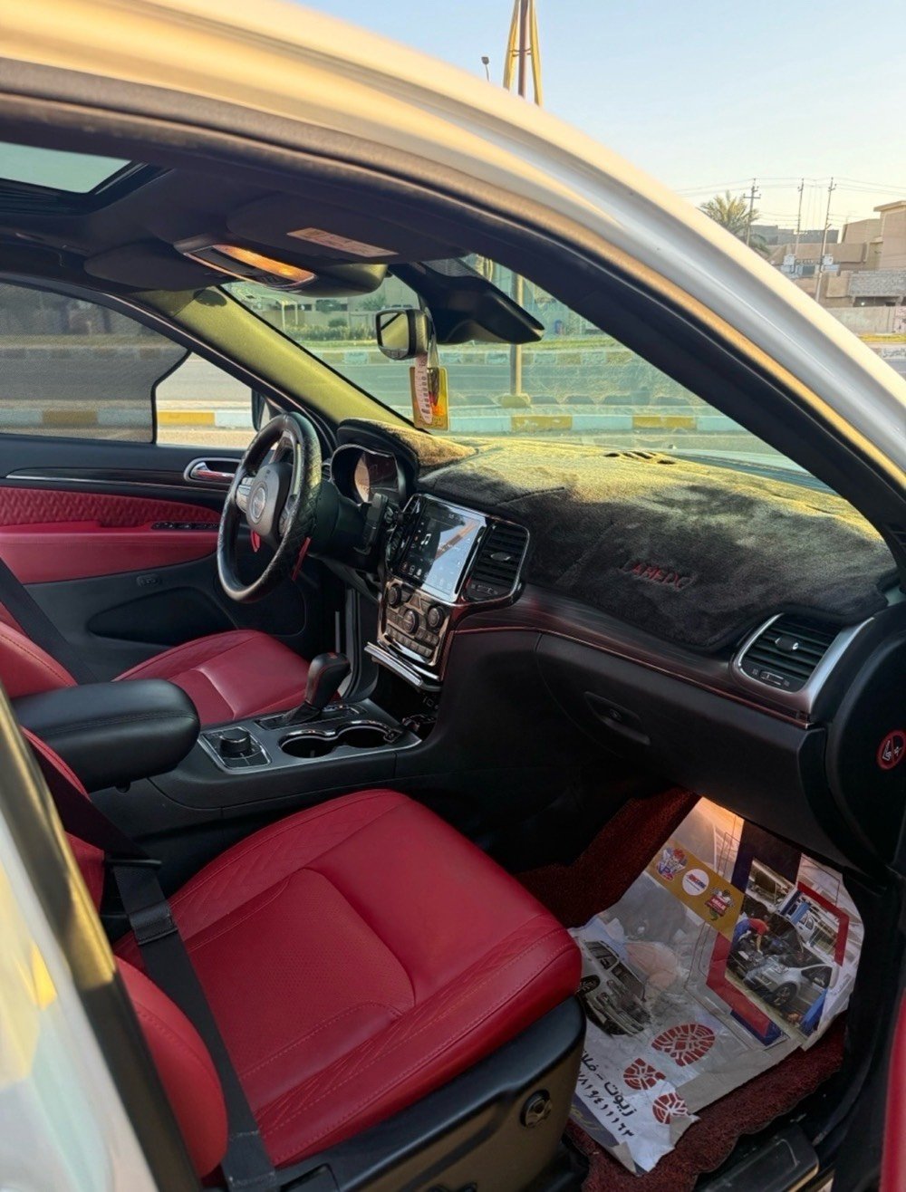 بسم الله الرحمن الرحيم
السلام عليكم 
Jeep s2022خليجي السياره فول مواصفات معروفه مواصفاتها فول 1/1للاخير السياره ونضيفه....
الكاميرا الخلفية
سقف بانورامي
صندوق كهربائي
كاميرا 360
مستشعر وقوف
فتحة السقف
بصمه
حساس المطر
شاشة
التعرف على إشارات المرور
التحكم التلقائي في درجة الحرارة
نظام فرملة الطوارئ
8 وسادة هوائية
مصابيح زينون الأمامية
المصابيح الأمامية ليد
عرض المعلومات على الزجاج الامامي
ندفئة مقود القيادة
إنارة محيطية
أبل كاربلاي
مقاعد تدليك
التشغيل عن بعد
4x4
رادار
شاحن لاسلكي
أوتو بارك
الكانتارا
نظام تعليق هوائي
كشافات ضباب
وضع القيادة
نحذير مغادرة المسار
نظام إلغاء الضوضاء
التحكم الإلكتروني في الثبات
حذير من الاصطدام الأمامي
مرايا جانبية تدفئة
مثبت السرعة التكيفي
خطوات جانبية
صندوق بدون استخدام اليدين
زر التشغيل
الضوء العالي التلقائي
تحكم التكييف التلقائي
خطافات السحب
حساسات ضغط الإطارات
رؤية ليلية
نظام تنبيه السائق
ما

التحكم على المنحدرات
تبريد المقاعد
ندفئة المقاعد

مرايا جانبية كهربائية

مراقبة النقطة العمياء

نظام المفتاح الذكي

نظام بدء التشغيل
مانع انزلاق
مكان السياره الفلوجة للتواصل ***********
سعرها 39,500$وبيها مجال بسيط مكفولة من الصبغ والتبديل