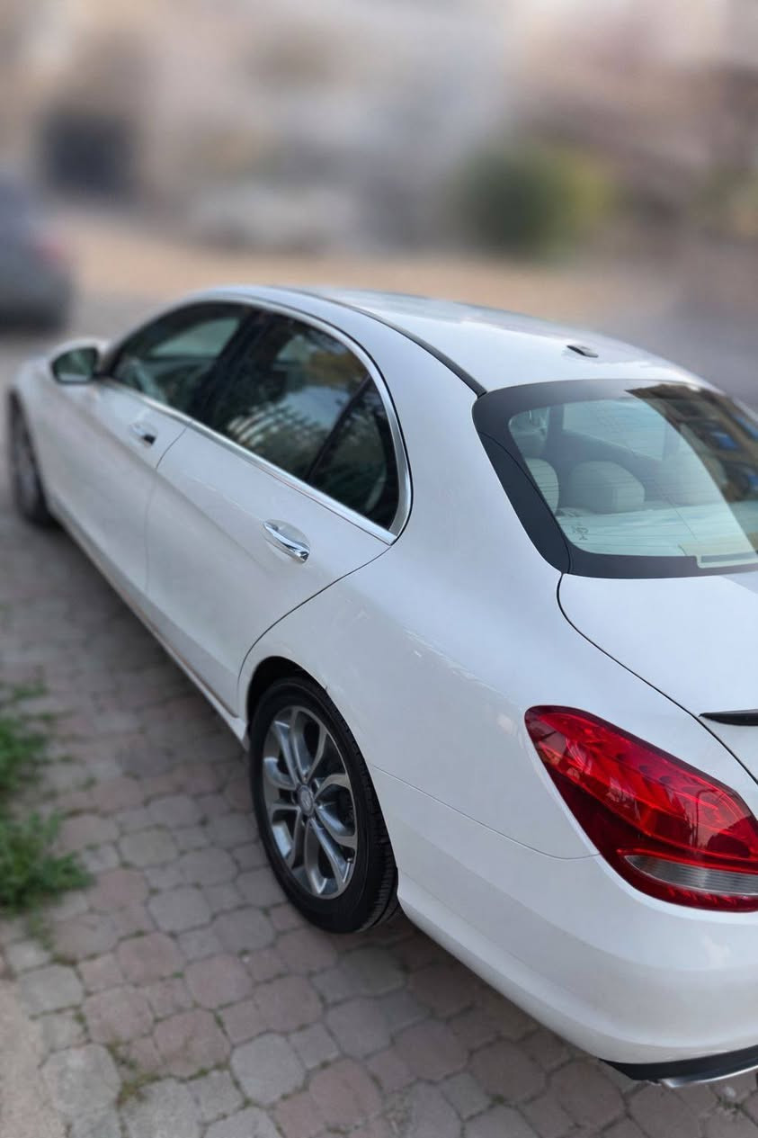 مۆدێل ٢٠١٧ C 300  ٣ پارچە بۆیاغه ٦١هەزار رۆیشتوە  سەیارەکە زۆر خاوینە یەك دەستە بەناوی خۆمە  نرخ ١٥٠ $  مامەڵەی تیدایە رەقەم *********** أربيل, العراق
