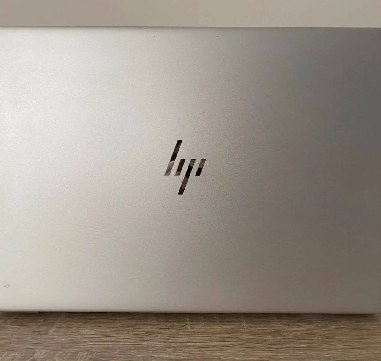 لابتوب hp Elitebook الشكل الحديث هيكل المنيوم الجيل الثامن للبيع 
الحاسبه سوبر سلم وهيكل معدني انيق جدا 
الجيل الثامن
المعالج core i5 الجيل الثامن
رام 8 كيكا DDR4
هارد 256 كيكا SSD
كرت الشاشه Intel Uhd 630 حجم 4 كيكا
الشاشه حجم 14 انج ضد التوهج 
باتري ليثيوم 6 خلايا  شحن سريع 65 واط والباطرية ممتازة
كامره دقة hd
 منفذ تايب سي و رام  وhdmi وباقي المنافذ   الحاسبه كلش نضيفه وحلوه
السعر 325 الف


**إذا كنت صاحب هذا الإعلان وتريد حذفه لأي سبب، رجاءا أرسل رسالة إلى الدعم الفني**
