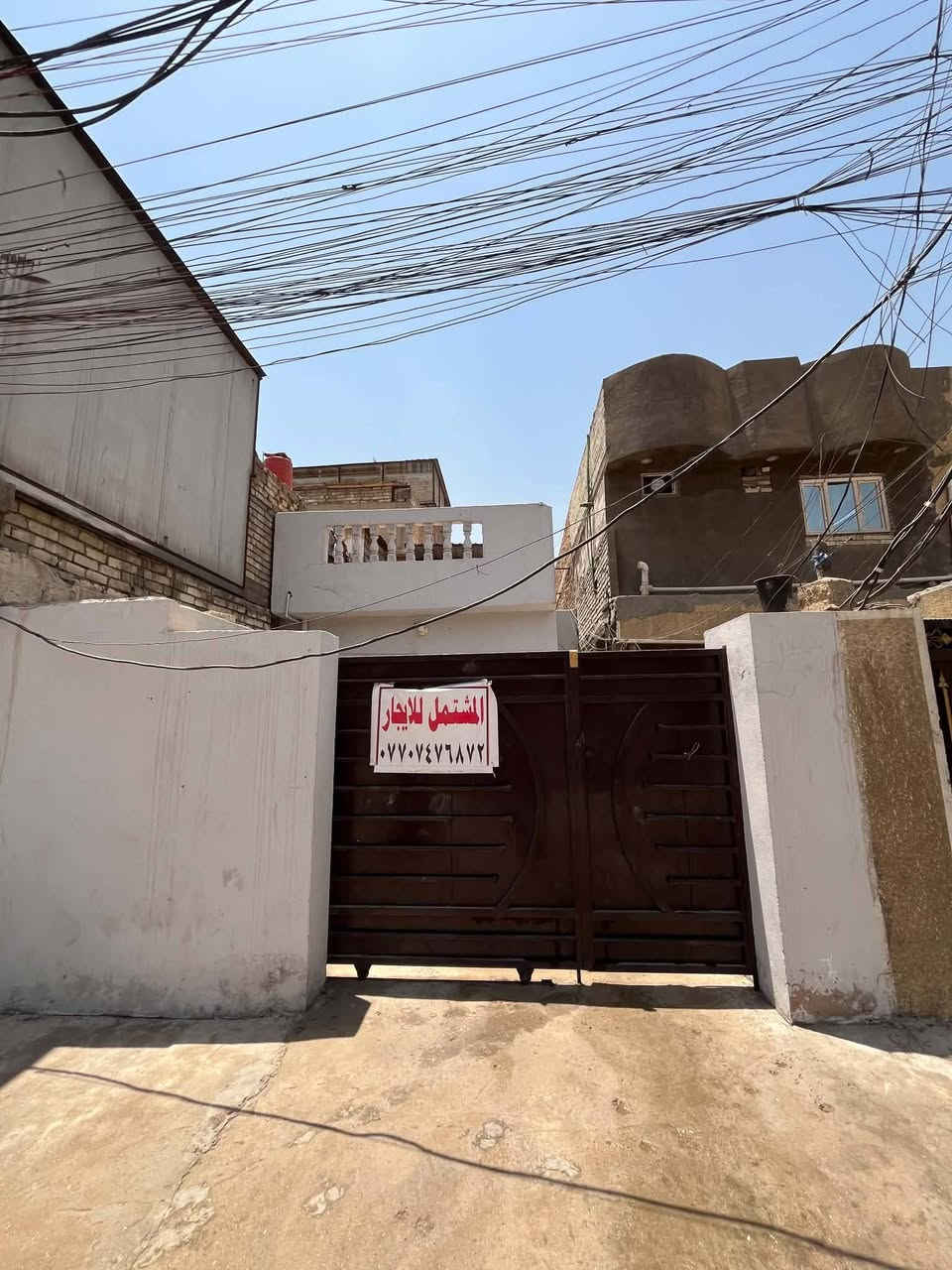 🏡 للبيع بيت سكني في أبو دشير – محلة 856
📍 الموقع: قرب المستوصف الصحي (الصمود)

🔹 مساحة البيت: 100 متر مربع
🔹 طابق واحد
🔹 الواجهة 5 متر × النزال 20 متر

مكونات البيت:
✔️ طرمة
✔️ صالة
✔️ مطبخ
✔️ غرفة نوم كبيرة
✔️ حمام داخلي مع منور
✔️ تواليت ومغسلة خارجية
✔️ سطح

✨ مميزات البيت:

* البيت فارغ وجاهز للسكن
* كاشي جديد
* سيراميك جديد
* صبغ جديد
* جميع الإنهاءات حديثة ولم تُستعمل

📞 للاستفسار والمعاينة:
🏡 للبيع بيت سكني في أبو دشير – محلة 856

📍 الموقع: قرب المستوصف الصحي (الصمود)

🔹 مساحة البيت: 100 متر مربع
🔹 طابق واحد
🔹 الواجهة 5 متر × النزال 20 متر

مكونات البيت:
✔️ طرمة
✔️ صالة
✔️ مطبخ
✔️ غرفة نوم كبيرة
✔️ حمام داخلي مع منور
✔️ تواليت ومغسلة خارجية
✔️ سطح

✨ مميزات البيت:

* البيت فارغ وجاهز للسكن
* كاشي جديد
* سيراميك جديد
* صبغ جديد
* جميع الإنهاءات حديثة ولم تُستعمل

📞 للاستفسار والمعاينة:
***********
