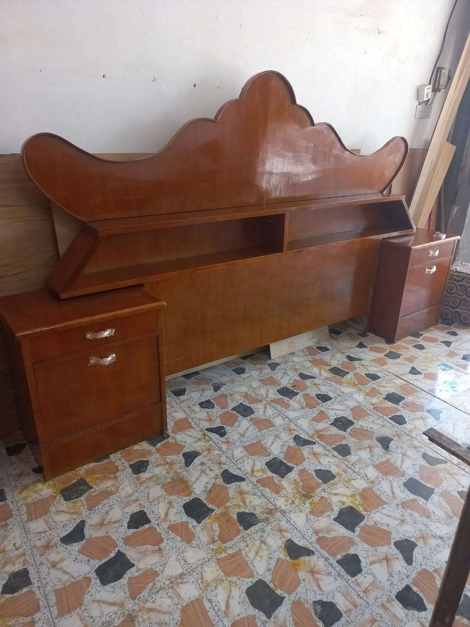 متوفر غرفه خمسه باب مستخدمه نضيفه جاهزه صبغ وتلميع ويدات سويجات كله جديد للإستفسار اكثر مراسله الصفحه او الاتصال متوفر واتساب ***********
