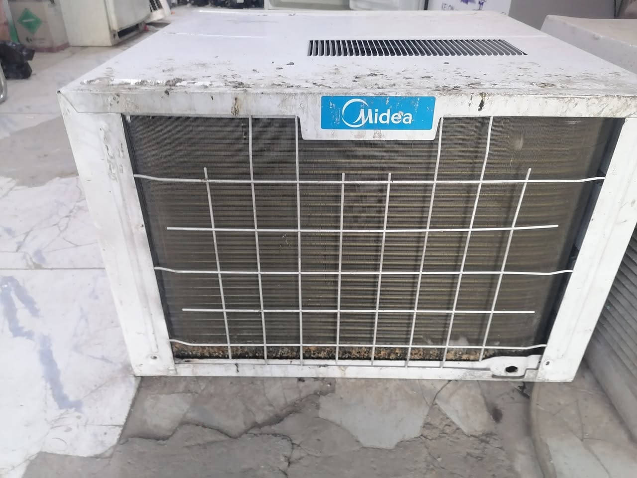 سلام عليكم مكيف ميديا 2 طن جهاز نضيف قرصه شركه
شرط تفحص يلا تاخذه مكاني الشعله ب175  ***********واتساب
