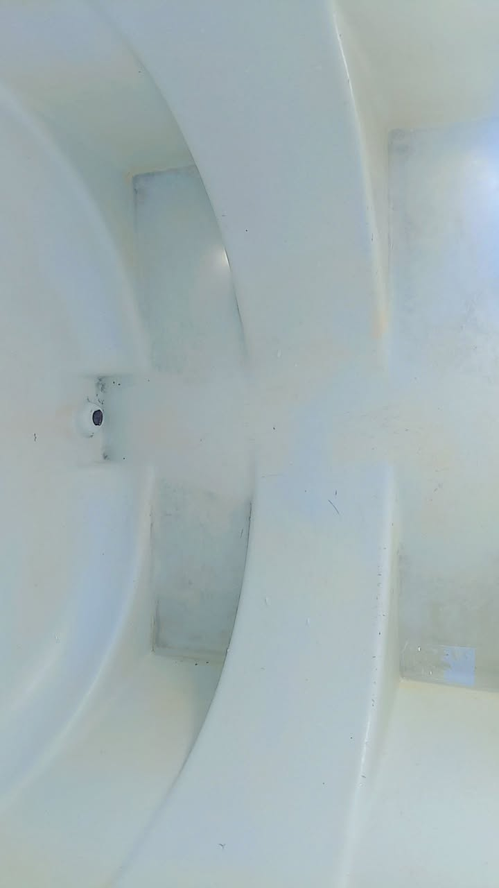 مستعد  للتنظيف تانكي او خزان  ماء  صحيات والحمامات البيوت  من اوساخ واترسبات وغسل التانكي من الداخل ب صوره جيدا 
كل هذا شغل ب 10الف دينار لخزان الواحد 
وصوره تتكلم 👇 اني اجيك للبيت  للتواصل اتصال ***********
