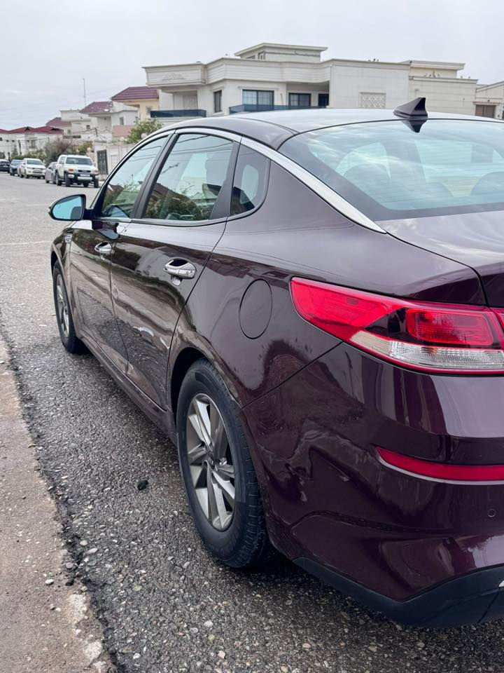 السلام عليكم كيا اوبتيما موديل 2020 سعر جدا مناسب صبغ فقط شبر بحافة البونيد من كدام  بدون ايرباك عدا ذلك السياره كفاله محرك بشرط مو مفتوح صدر كير كلها بشرط برغي مو مفتوح بيها  سياره خير من الله سياره باسمي شرط التحويل 
مكاني اربيل رقمي *********** واتس اب موجود سعر البيع 138
