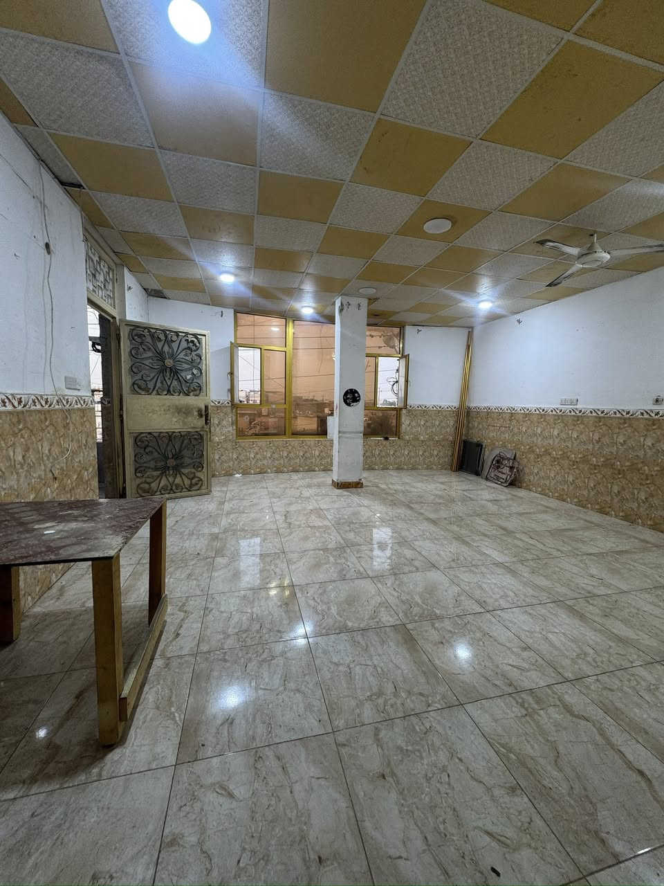 شقه للأيجار في حي المهندسين قرب البريد مساحة120 تحتوي على غرفتين صاله مطبخ وستقبال صحيات سعر للأيجار500 طابق ثاني للتواصل***********
