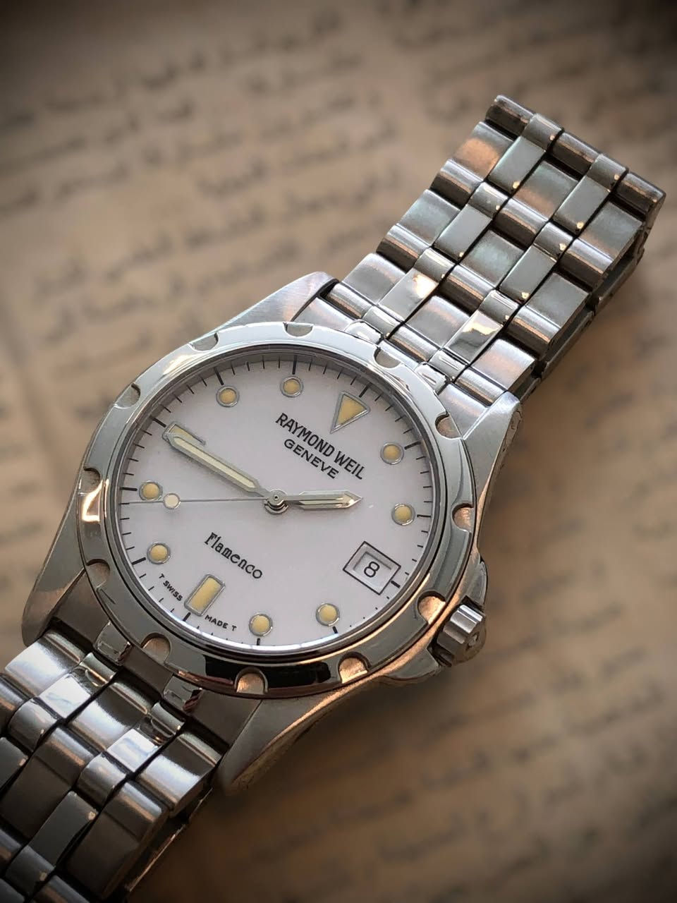 رايموند ويل سويسري اصلي 🇨🇭🇨🇭🇨🇭🇨🇭موديل فلامينكو
ساعة غير مستخدمه مخزنة مع علبتها الاصليه وكارت الضمان وباقي التفاصيل 
نظام كوارتز // اميال وارقام لامينوس // الوقت موس // القطر 36 // السمك 3 تعتبر ساعة قشطة // منفذ تأريخ يومي // القطعة بعدها بالستيكر والرقم التسلسلي بالظهر ورقم الموديل و هو نفسه الي بكارت الضمان اذا تحب تقارن . 🇨🇭السعر خااص لطفااا🇨🇭
يتوفر توصيل لكل المحافظات


**إذا كنت صاحب هذا الإعلان وتريد حذفه لأي سبب، رجاءا أرسل رسالة إلى الدعم الفني**