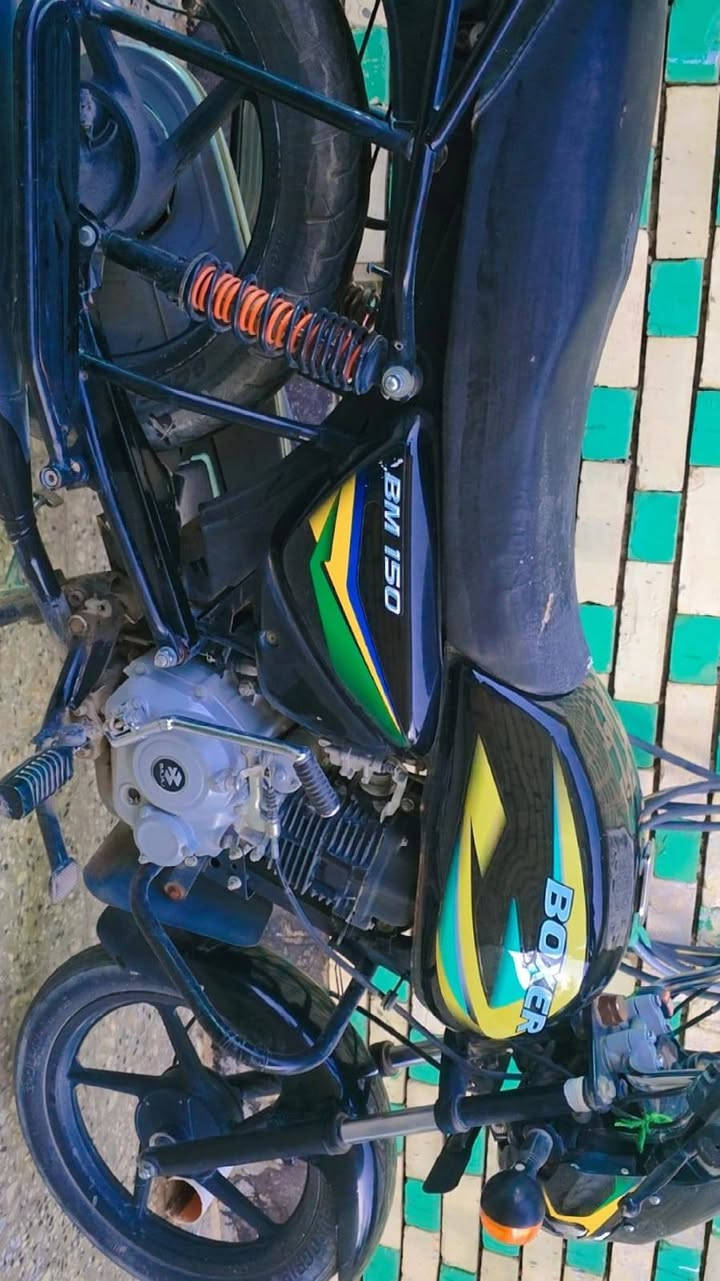 اوراق اصليه دراجه بوكسر 
حي العسكري العابد
***********
السعر مليونين وميه وخمسين وبيه مجا
