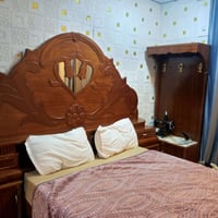 ملحقات غرفه خشب ثقيل ونضيف للبيع سعرهن 150 اتصال هاتفي 07753034090