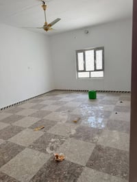 للايجار شقه طابق اول درج معزول في الجبيله الصحفيين تحتوي على غرفه صاله...