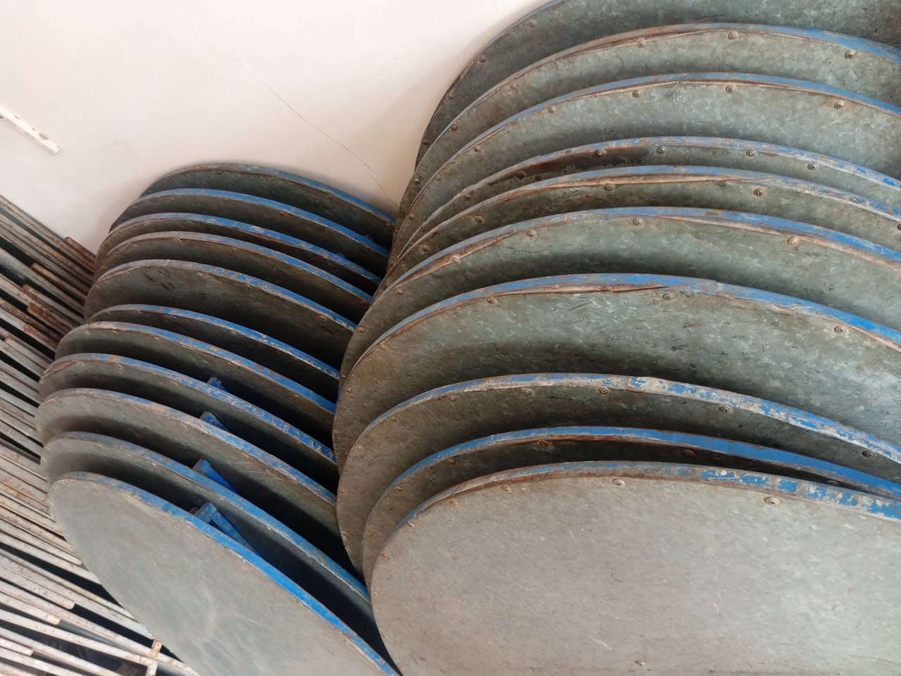 السلام عليكم ميز دائري مستعمل العدد 30 ميز سعر الميز 40 وبي مجال قليل العنوان فلوجه قرب مطعم حجي حسين ***********
