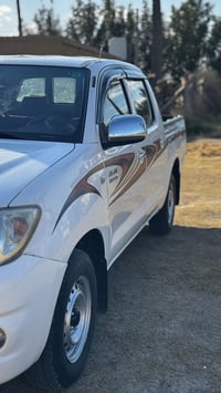 سياره معروضه للبيع نوع السياره تيوته هايلوكس  موديل 2011 السعر 155وبيه...