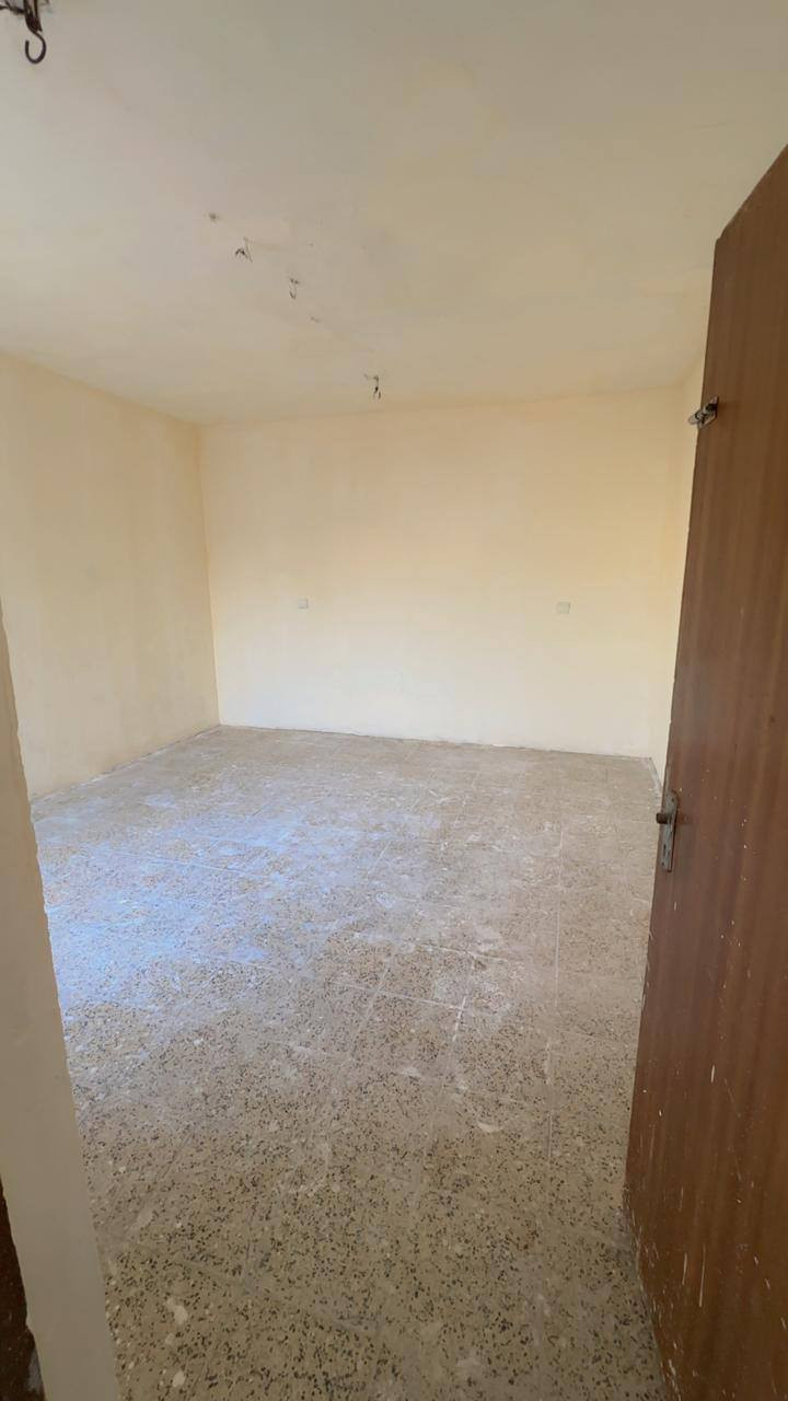 السلام عليكم
دار للبيع مساحه 46 متر عكاده 
يحتوي على غرفتين نوم و مطبخ و خدمات 
الموقع الدوره ابو دشير قرب مدرسه الابطال
السعر 58 قابل للتفاوض 
الاستفسار الاتصال على الرقم 
***********
***********
