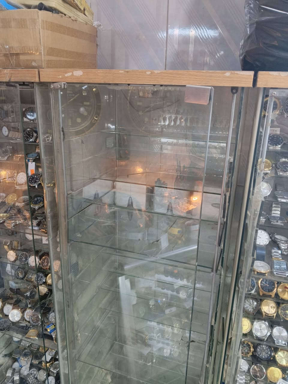 لبيع فاترينات عدد اربعه ثلاثه مستخدمه والرابعه جديده غير مستخدمه سعر المستخدم 100 الف والجديده 150 الف 
مكاني بابل السوق الكبير قرب سوق السلام 
الارتفاع 162سم 
والعرض 35 سم 
والعمق 40 سم 
***********
