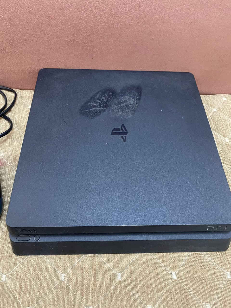 السلام عليكم 
PS4 Slim 1 Tera 
واحد تيرا مع ملحقاته من كيبل  تشغيل اصلي و Hdmi اصلي و واير شحن جويستك اصلي مع جويستكات 2 واحد اصلي والاخر تجاري مع قرص Assassins odyssey  الجهاز غير مفتوح مجرد بيه اثر خارجي بسيط بالكفر وماله علاقة بداخل الجهاز وللامانة الكاملة فيديو لتشغيل الجهاز مع الاداء في لعبة red dead
سبب البيع دراسة وغير متفرغ 
رايدة ب 250 الف وبيه مجال بسيط 
مكاني بالكاظمية اذا بداخل الكاظمية اني اجيبلكيا واذا خارجهه لازم شخص يجيني التقي ويا


**إذا كنت صاحب هذا الإعلان وتريد حذفه لأي سبب، رجاءا أرسل رسالة إلى الدعم الفني**