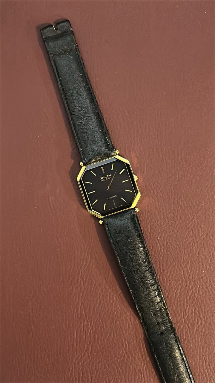 Gruen Precision | گروين بريسشن
قطر الساعة 32*36
نظافة 99% غير ملبوسة تقريباً 
طلاء ذهب صافي
الساعة تحفة نوادر


**إذا كنت صاحب هذا الإعلان وتريد حذفه لأي سبب، رجاءا أرسل رسالة إلى الدعم الفني**