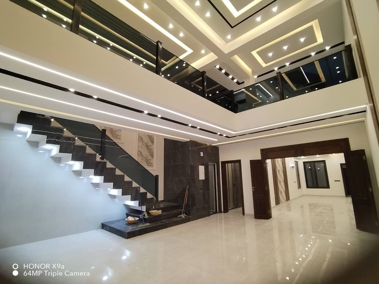 دار حديث للبيع ٢٤٠م حي الأمير يرهم مراوس بيت فول طابقين ٤غرف نوم سويت صاله استقبال شغل وتصيمم راقي جدا تفاصيل أكثر تصال ***********احمد الحجيمي او مراجعه مكتب ابو صلاح للعقار حي الزهراء مقابل القنصلية التركيه
