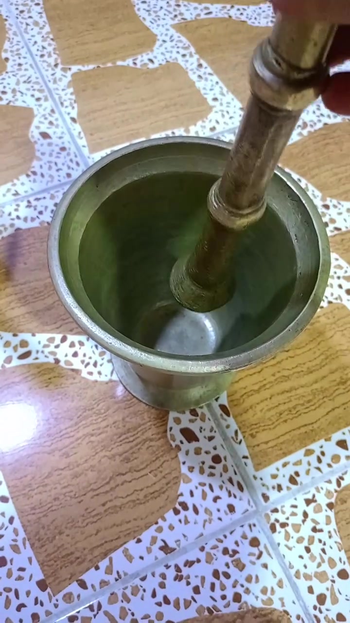 من رخصة الادمن عندي هاونين نحاس خالص للبيع توصيل متوفر اي استفسار واتساب متاح *********** السعر للاثنين 160 الف
