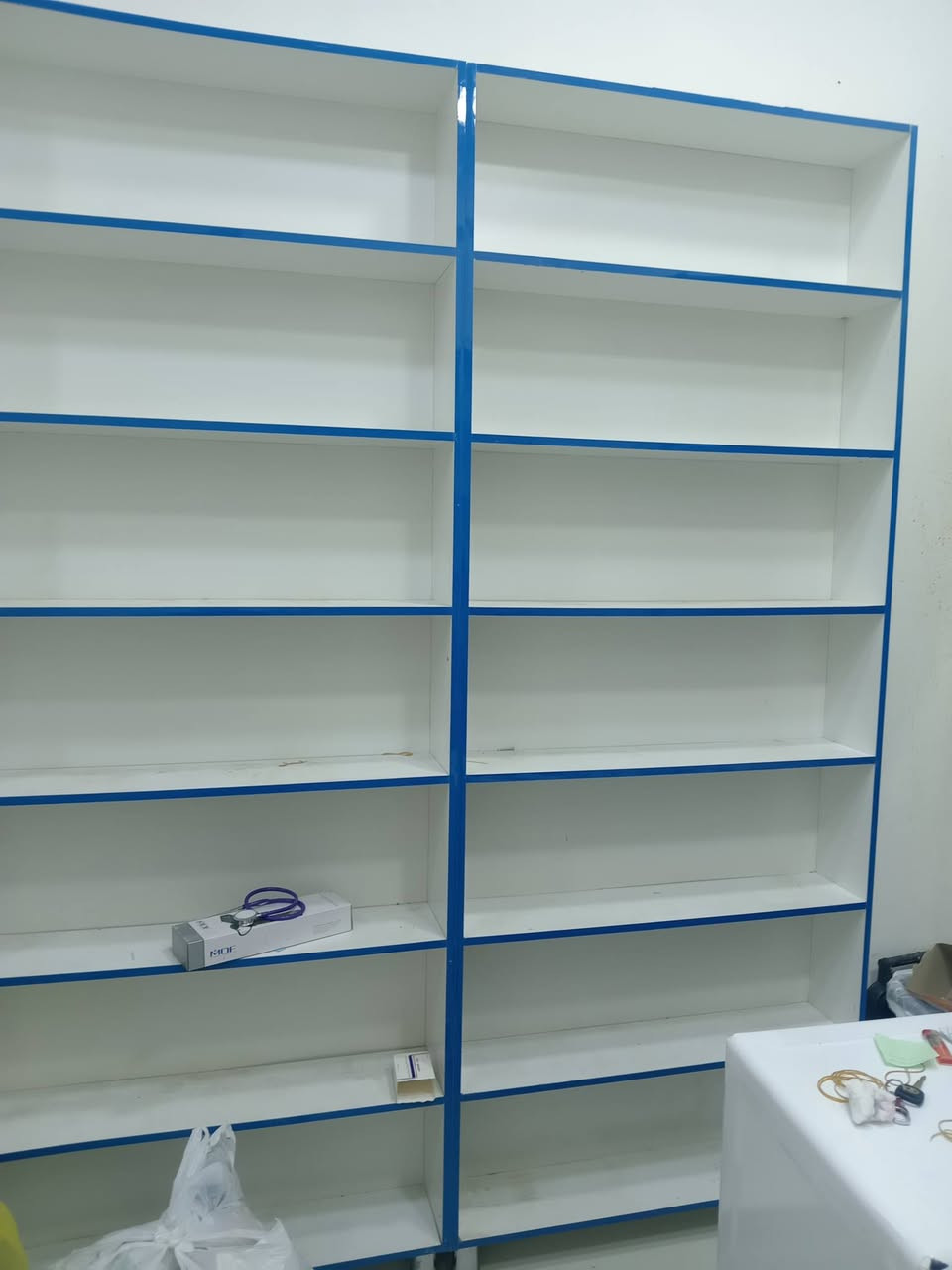 السلام عليكم يوجد فاترينات واغراض عياده كامله للبيع جدد كلش اللاستفسار اتصل *********** المكان المقداديه
