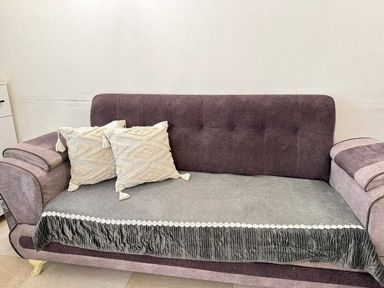 قنفات مستخدمه قليل مع ميز شاشه للبيع ***********
