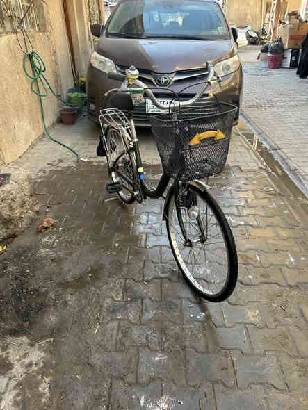 السلام عليكم بايسكل بناتي (موزه) للبيع بايسكل نضيف وحلو مبدل تاير ويل وبريك جدد حجم24 السعر45وبي مجال كلش بسيط مكاني بغداد حي العربي قرب ساحة الزهور الرقم ***********واتساب
