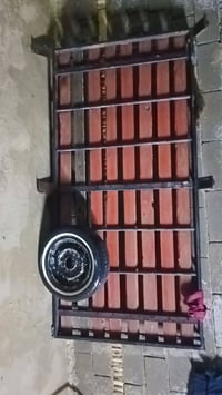 سيبايه وسبير للبيع السعر 100مكان بغداد رقم استفسار 07715266983