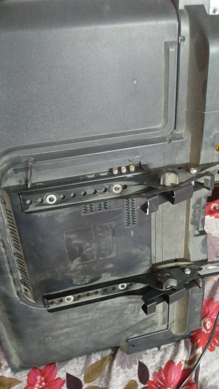 بلازمه حجم ٣٢ جديده استعمال يومين فقط ونسكرت شاشه مكان بغداد البلديات 
***********
