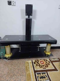 ميز • نضيف • قابل تفاوض