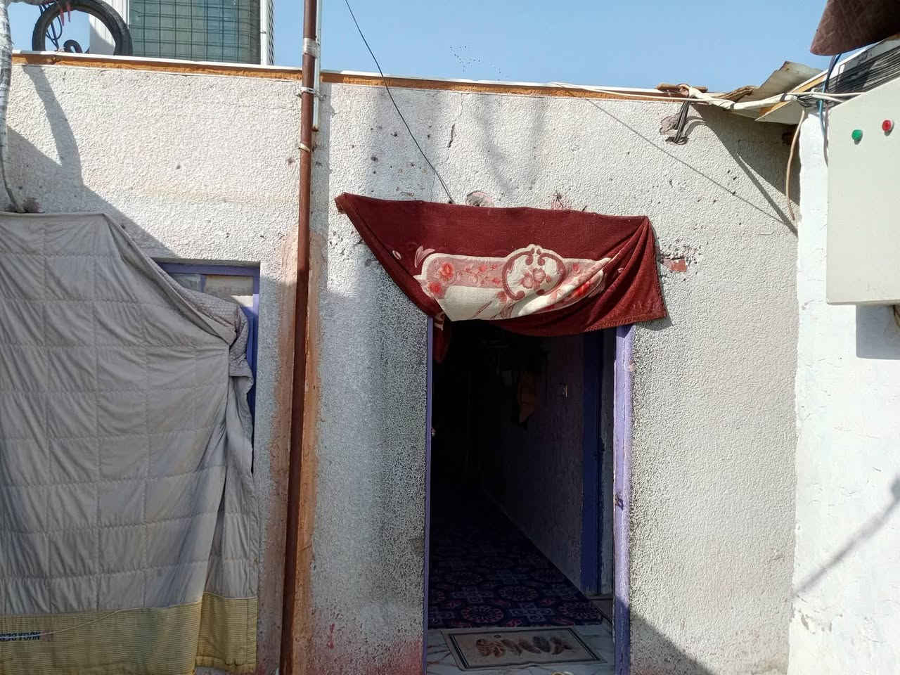 بيت للبيع مناسب بلمهجرين قرب سيطره عفك معامله كامله باسمي مساحه 115ركن ***********
