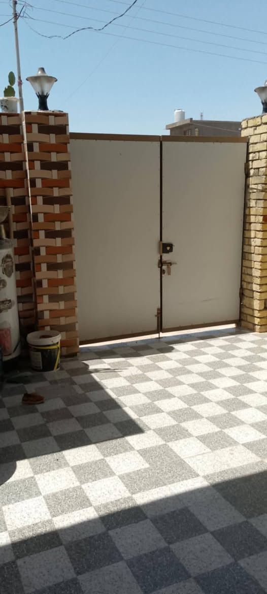 مشتمل للبيع 125م بناء جديد درجة اولى طابوك المتنبي قرب بناية استاذ طلال  يتكون  غرفه  نوم استقبال وصاله وصحيات خارجية وداخليه اللاستفسار ***********
